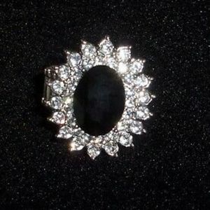 Gorgeous Paparazzi Black and Silver Ring